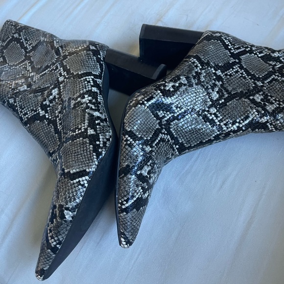 🐍 beautiful snake boots 😍😍 - Picture 3 of 5